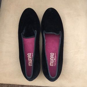 ✌🏼 REPOSH Munro Velvet Loafers